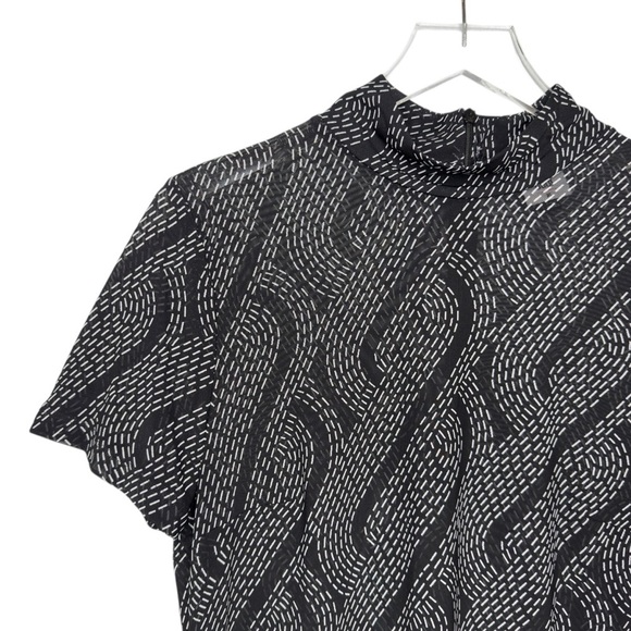 Cabi #4541 Deco Black and Gray Turtleneck Women’s Short Sleeve Mesh Top Sz M - Picture 3 of 13